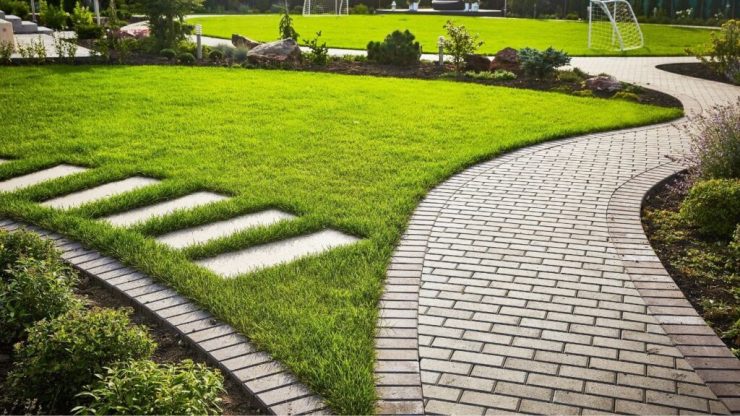 Garden & Landscaping Brick Walkway & Well Maintained Lawn